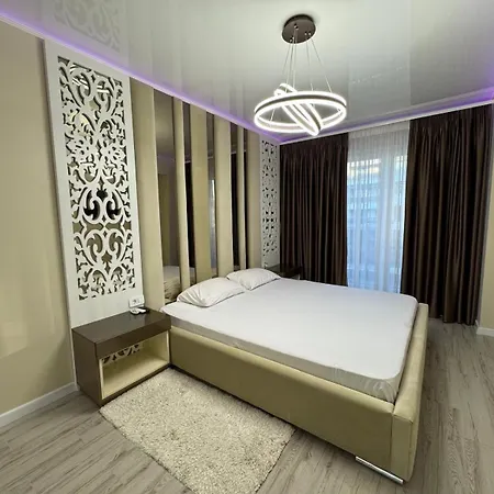 Tan Gold 康斯坦察